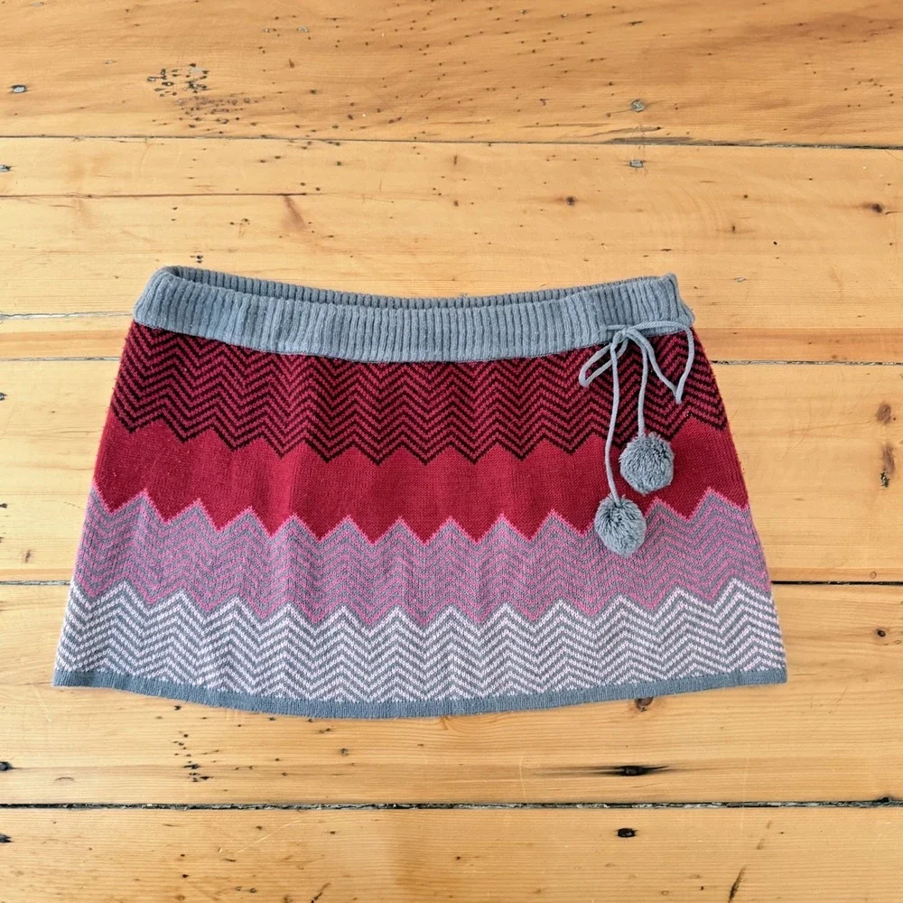 Y2K Women's Red Pink Knit‎ Micro Skirt Size M Boho Apres Ski Indie Pom Pom